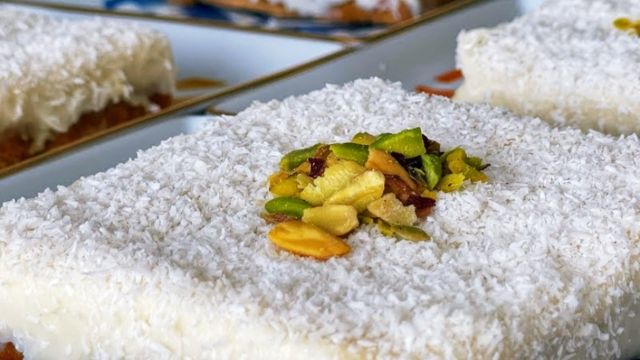 Hiç Uğraştırmayan 15 Dakikada Hazır Hale Gelen Şerbetli Etimek Tatlısı Tarifi