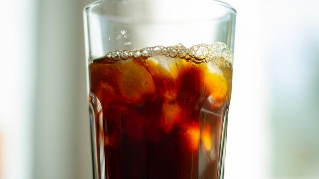 Çocuklarınıza Sağlıklı Bir İçecek Hazırlayın! Maden Suyuyla Yapılan Kola Tarifi