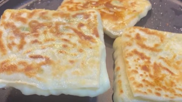 3 Yufkayla 10 Dakikada Hazırlanabilen Kahvaltı İçin Pratik Börek Tarifi