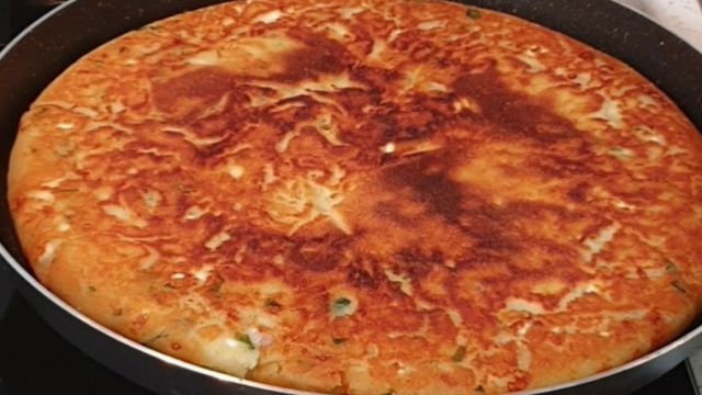 Çat Kapı Misafiri Gelene 10 Dakikaya Hazır Olacak Tavada Yufkasız Börek Tarifi