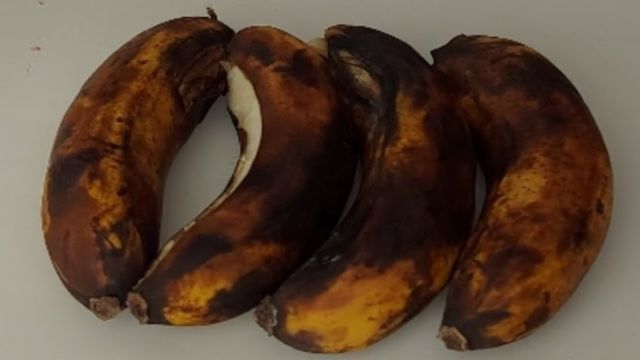 Kararmış Muzları Çöpe Atmamalısınız! Kararmış Muzdan Kek Tarifi