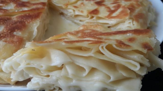 2 Hazır Yufkayla Tavada Lezzeti Şahane Patatesli Su Böreği Tarifi