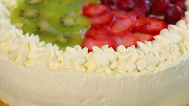 Bırakın Pastacılara Para Vermeyi! Evde Doğum Günü İçin Kolay Yaş Pasta Tarifi