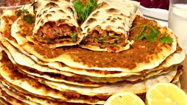 Boşuna Lokantalara Para Vermeyin! Evde Tavada Çıtır Çıtır Lahmacun Tarifi