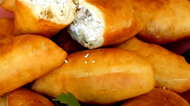 Puf Puf Kabaran, Yağ Çekmeme Sırrıyla Mayasız Peynirli Pişi Tarifi!