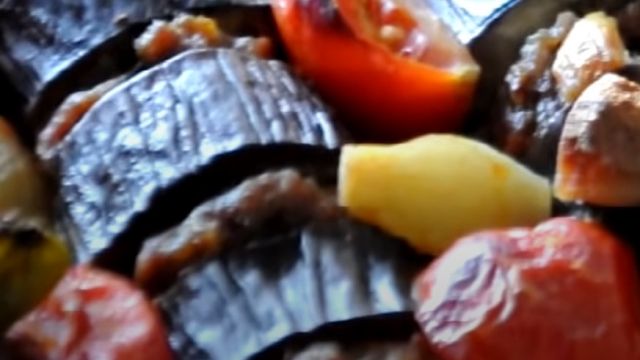 Bugün Ne Pişirsem Diyenlere Çok Lezzetli Fırında Patlıcan Kebabı Tarifi