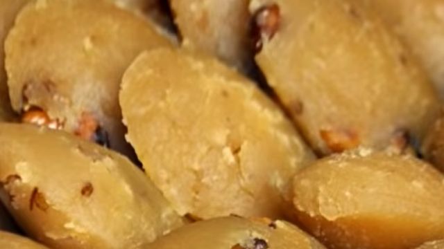 Cevizli Un Helvası Nasıl Yapılır? Cevizli Un Helvası Tarifi