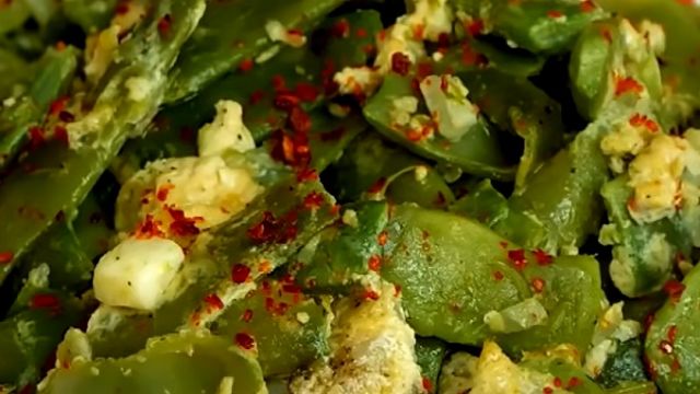 Fasulyeli Yumurta Kavurması Nasıl Yapılır? Fasulyeli Yumurta Tarifi