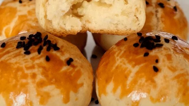 2 Bardak Un ile 10 Kişilik Lezzetli Peynirli Kurabiye Tarifi