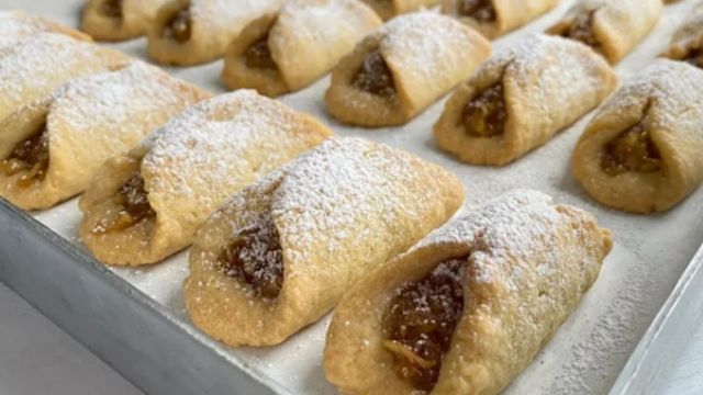 Bu tarifi ile yapılan elmalı kurabiyeler bir harika oluyor! Her gün yapsanız bile anında bir tepsi bitiyor