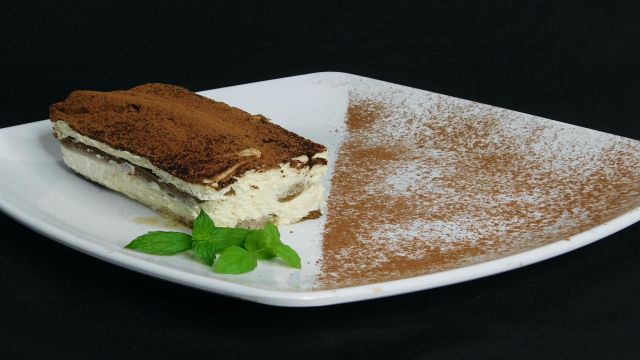 Bu tiramisu tarifinin yapımı yarım saat bile sürmüyor tadı ise pastacıları bile kıskandırıyor