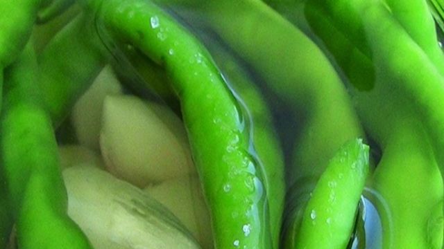 Sadece 1 günde olan turşu tarifi! Lezzetine de hayran kalmamak elde değil