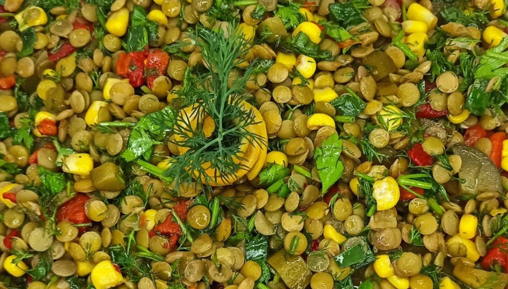 Yeşil Mercimek Salatası tarifi... Akşam yemeklerinin yanına yakışıyor