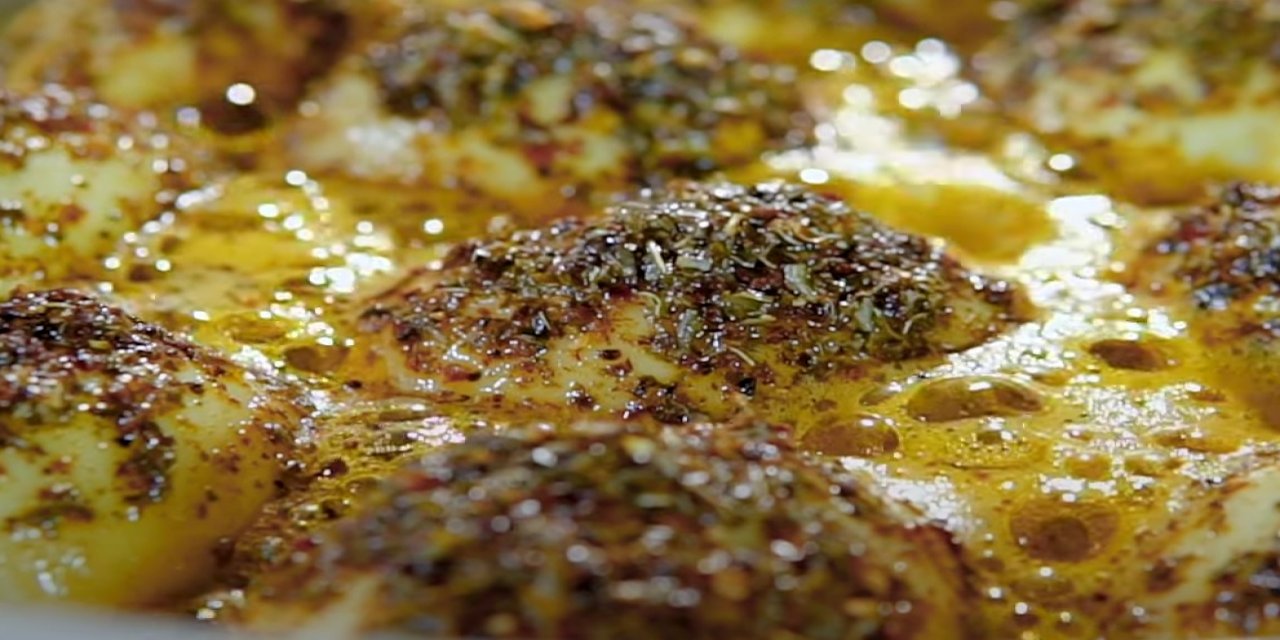 Kahvaltı için tereyağlı haşlanmış yumurta tarifi! Deneyen parmaklarını yer