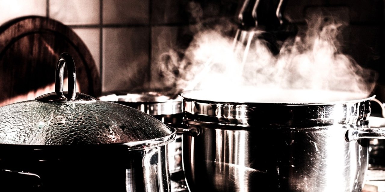 Pişmiş yemeğin tuzu nasıl alınır? Yemeğin tuzunu azaltan tarif sırları