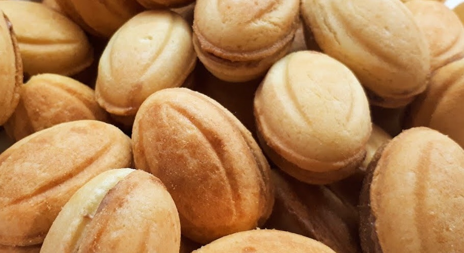 Çay veya kahve yanına iyi gidiyor - kış akşamları için Ballı cevizli kurabiye