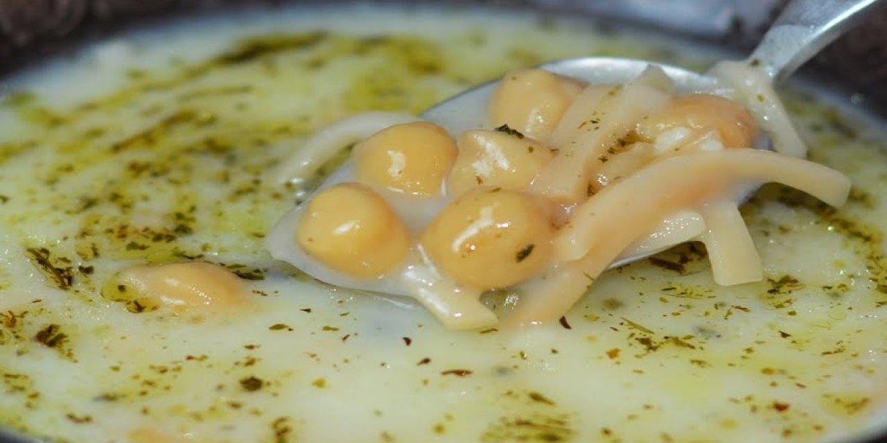 Doyurucu nohut çorbasının tarifi.. Pişirirken lezzetlenmesini sağlayan püf noktası