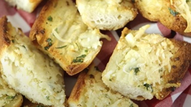 Herkesten Tam Puan Alacak: Sarımsaklı Ekmek Tarifi