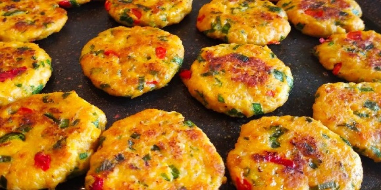 Kıymayla yapılan kadar lezzetli. Lokum gibi ağızda dağılan çok lezzetli Tavuk köftesi tarifi