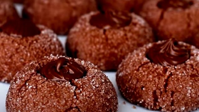 Çayın Yanında: Fındıklı Elmas Kurabiye Tarifi