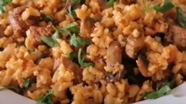 Zengin İçeriğiyle: Tavuklu Mantarlı Bulgur Pilavı Tarifi